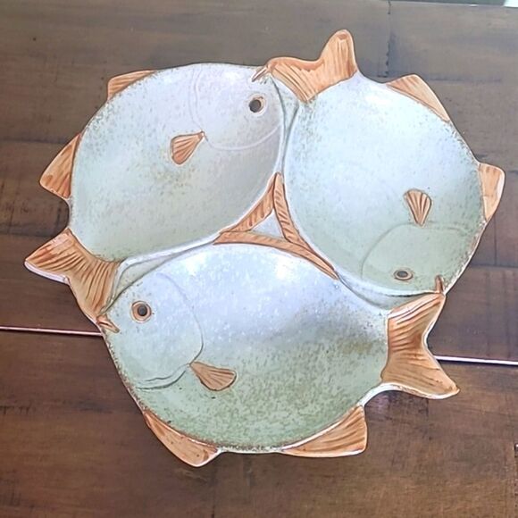 Retro Ceramic Platter with 3 Compartments of Tan & Blue Fish - Picture 1 of 6